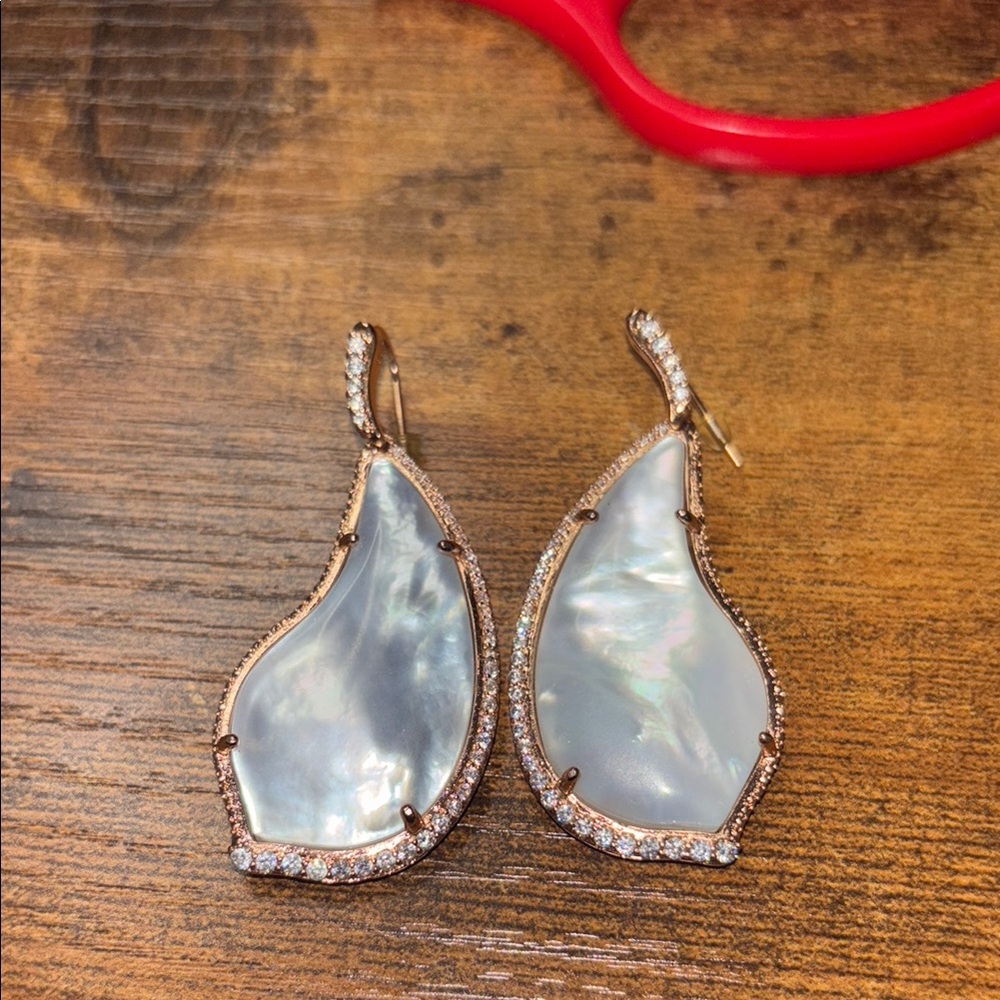 Kendra Scott Iridescent Mother-of-Pearl Teardrop Earrings with Rose Gold Setting